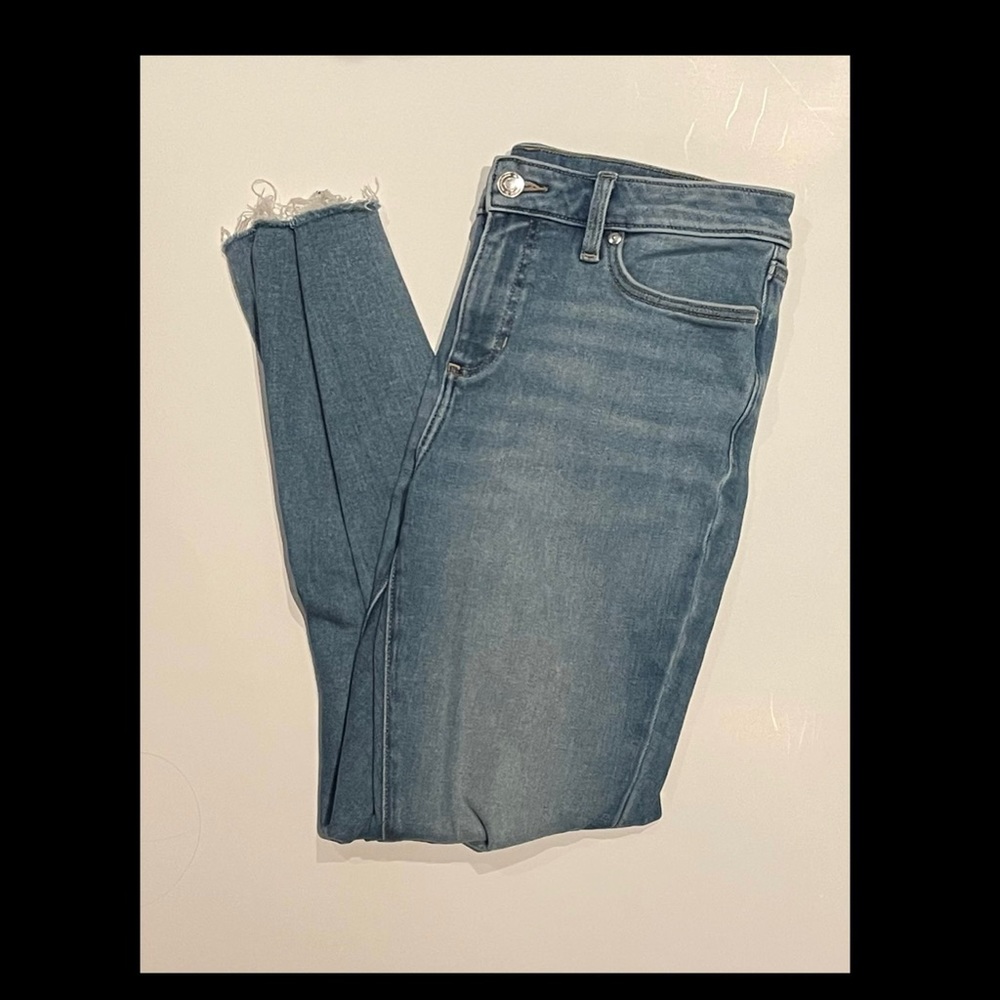 Lauren Conrad: Ripped Knee Skinny Jeans